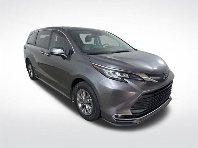 2023 Toyota Sienna XLE 8-Passenger