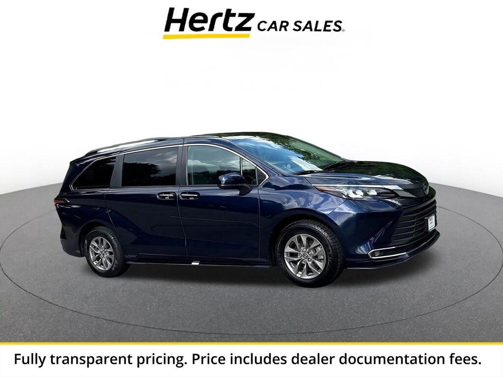 2024 Toyota Sienna XLE — photo 1 of 4