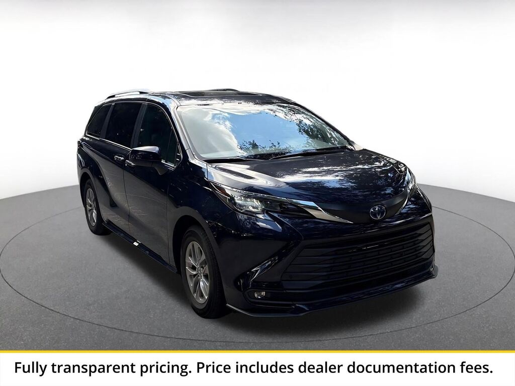 2025 Toyota Sienna XLE — photo 1 of 11