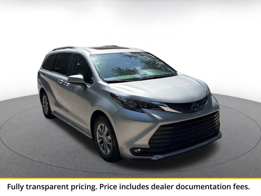2025 Toyota Sienna XLE — photo 1 of 11