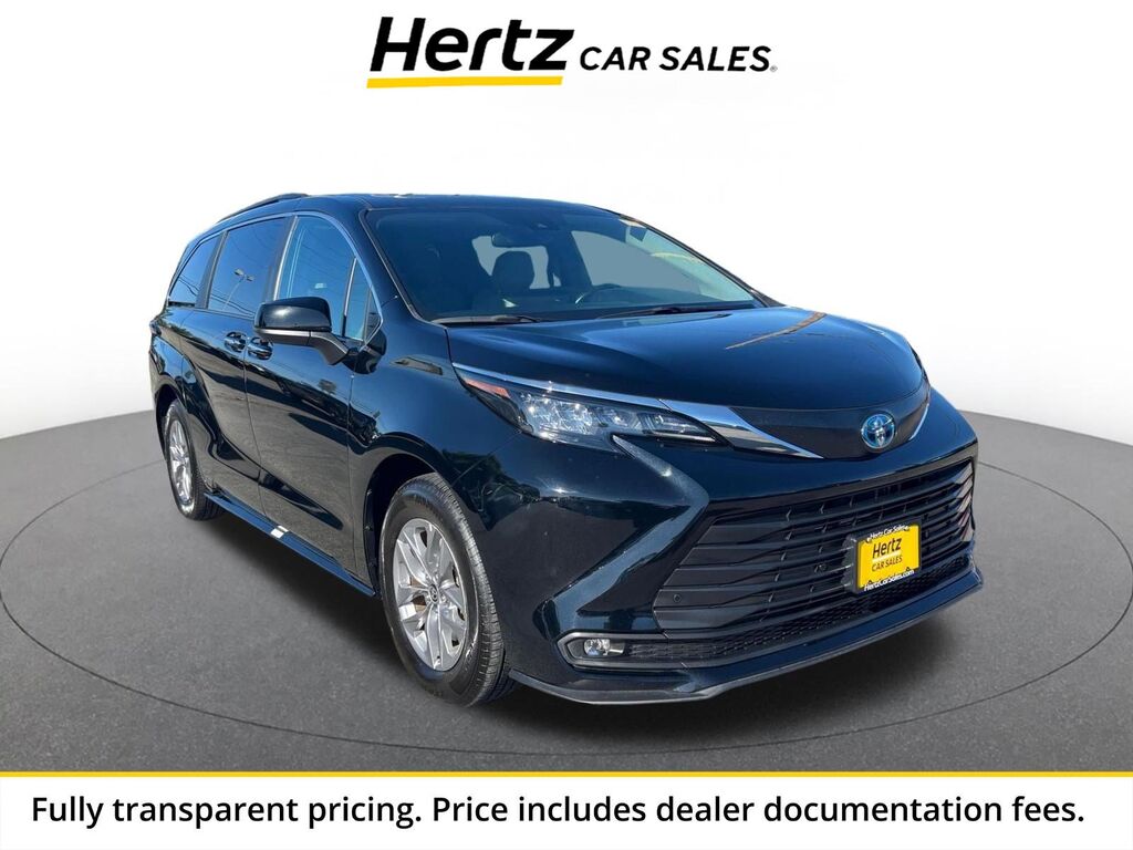 2025 Toyota Sienna XLE — photo 1 of 10