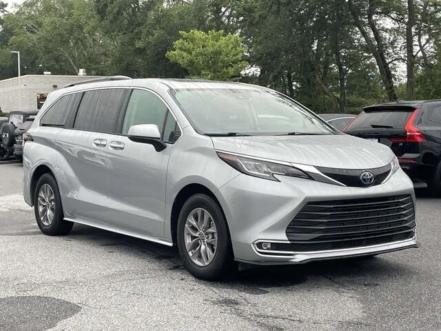 2022 Toyota Sienna XLE 8-Passenger