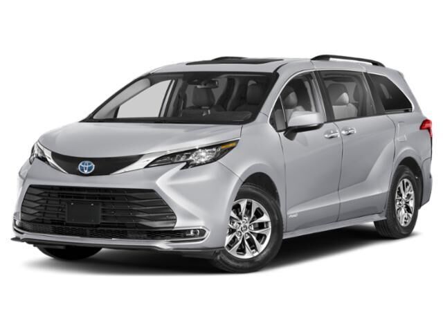 2022 Toyota Sienna XLE 8-Passenger — photo 1 of 12