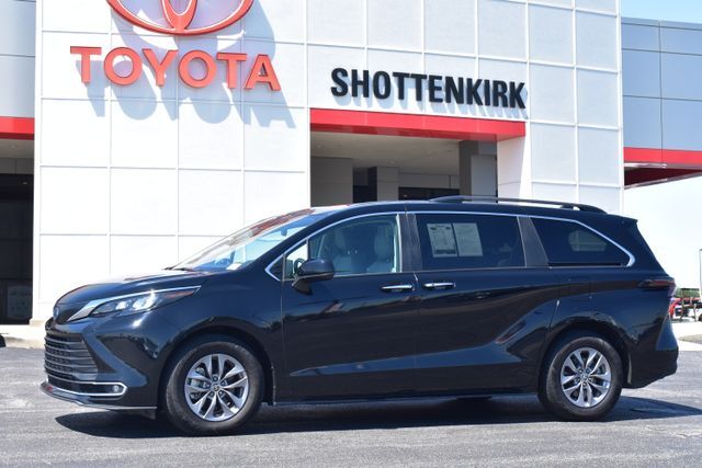 2024 Toyota Sienna XLE