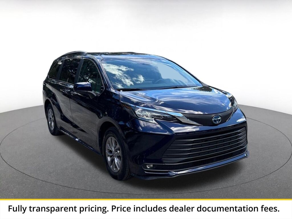 2025 Toyota Sienna XLE — photo 1 of 1