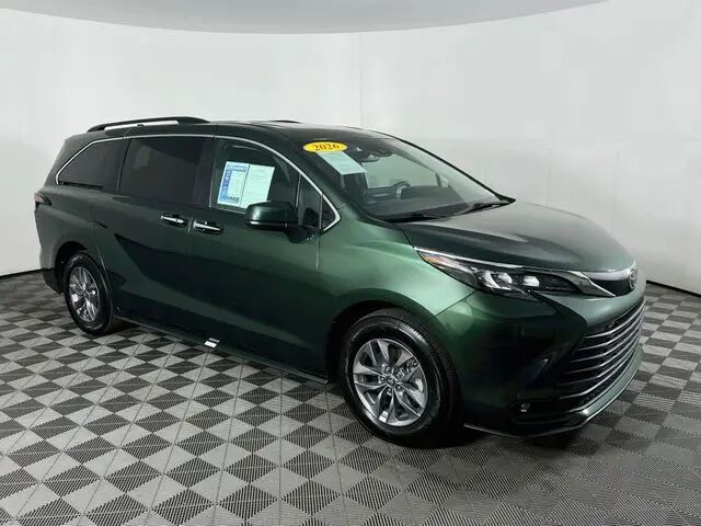 2026 Toyota Sienna XLE 8-Passenger