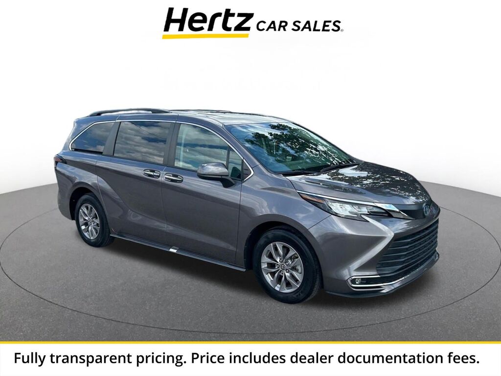 2023 Toyota Sienna XLE — photo 1 of 11