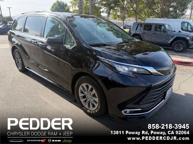 2024 Toyota Sienna XLE