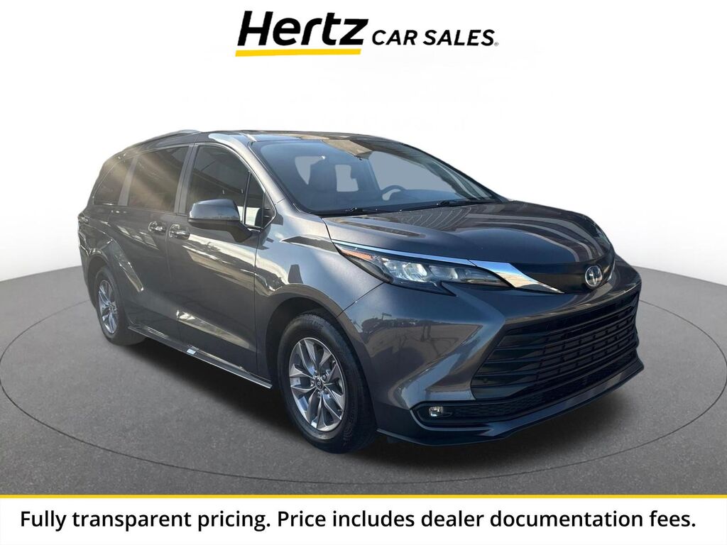 2025 Toyota Sienna XLE — photo 1 of 11