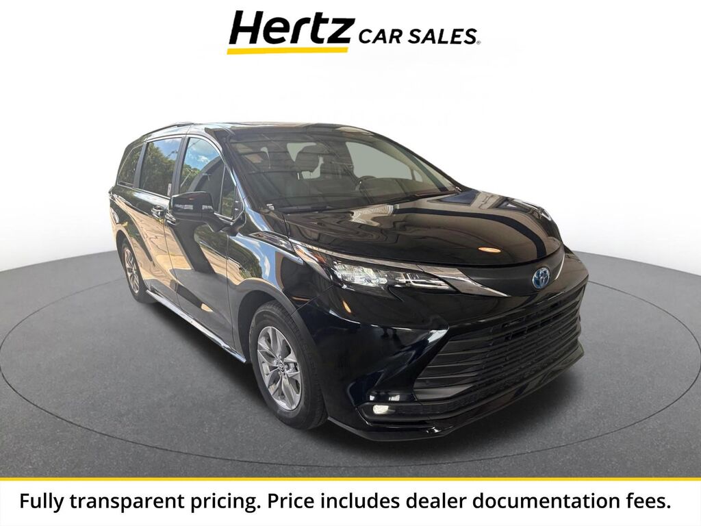 2025 Toyota Sienna XLE — photo 1 of 11