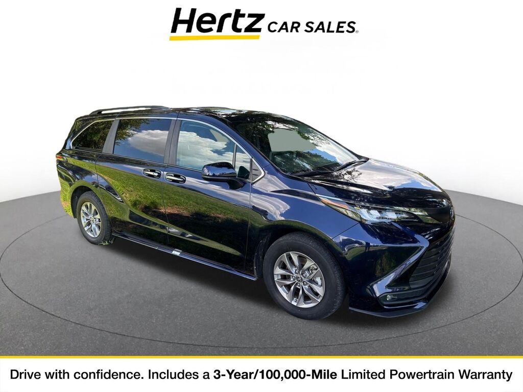 2025 Toyota Sienna XLE — photo 1 of 11