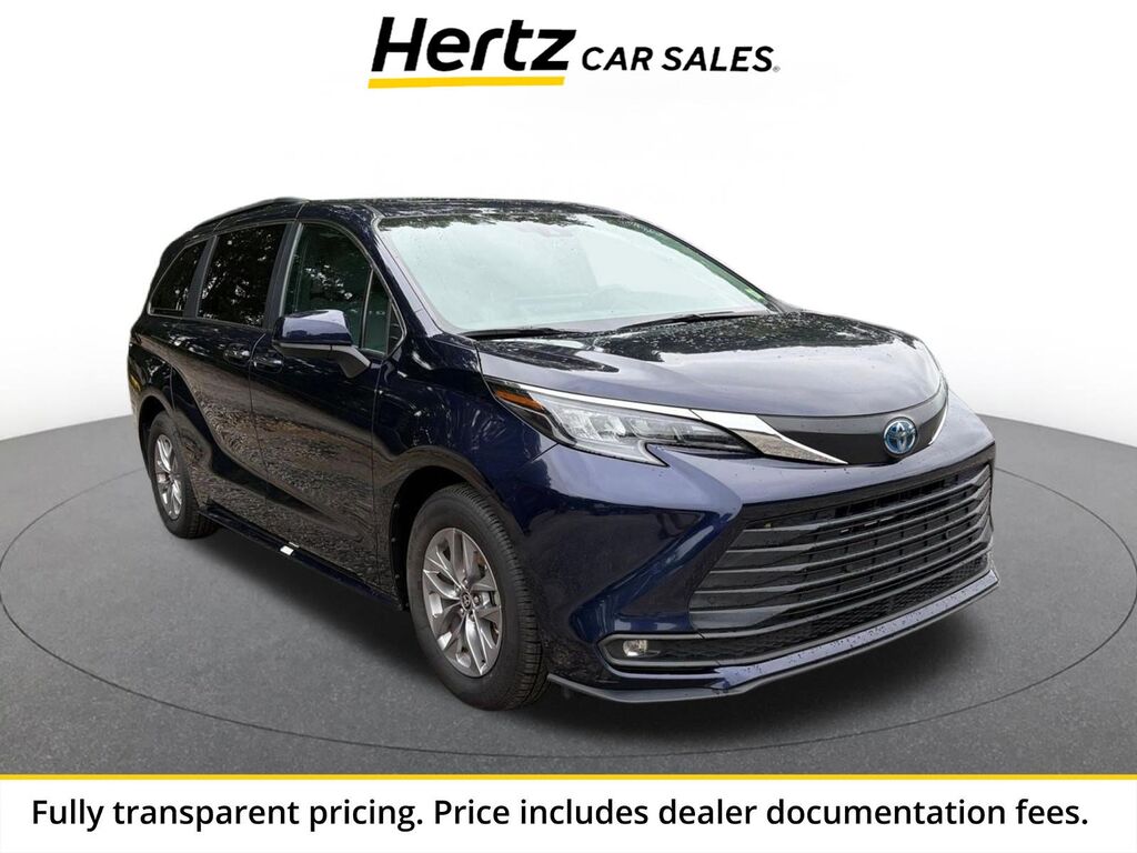 2025 Toyota Sienna XLE — photo 1 of 11