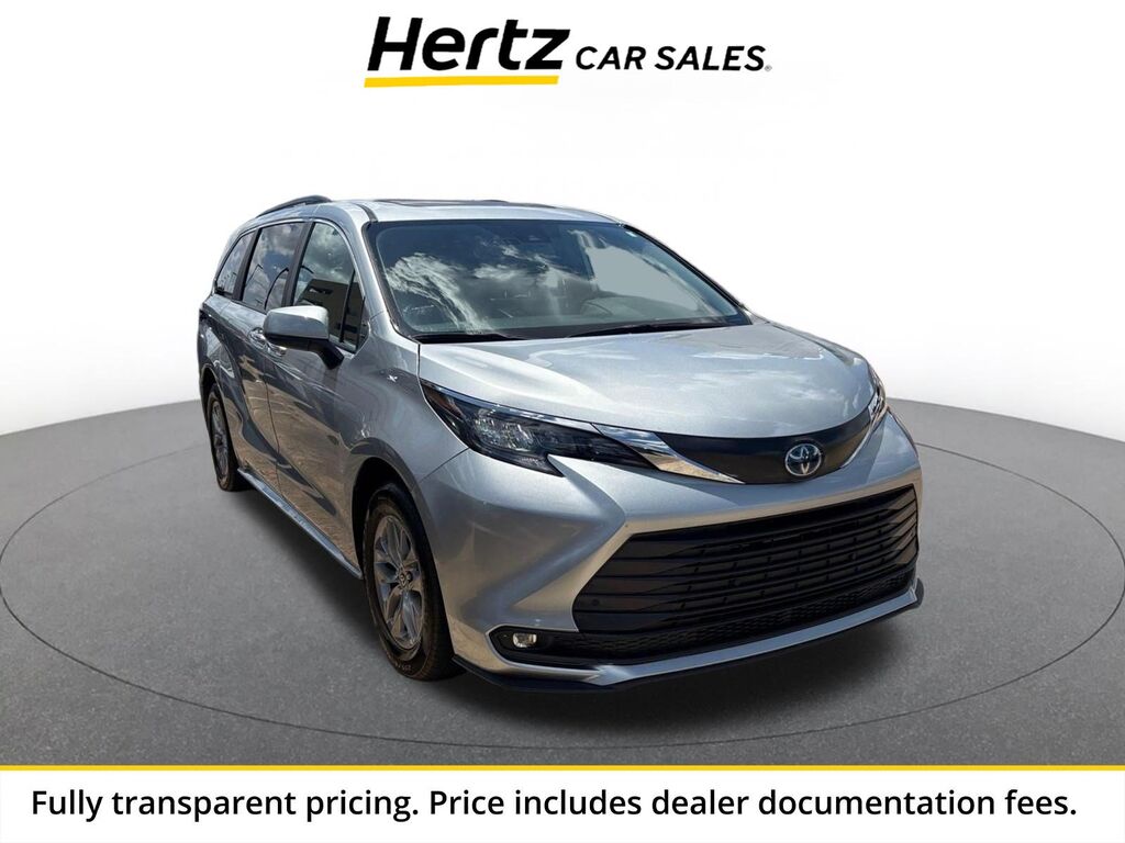 2025 Toyota Sienna XLE — photo 1 of 4