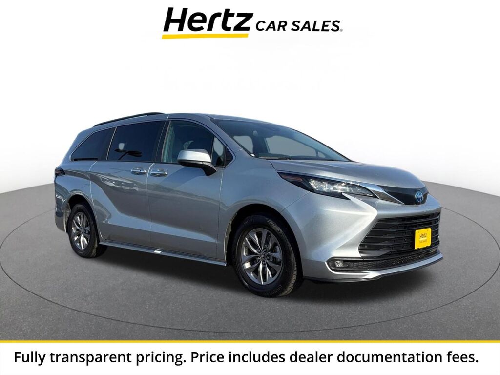 2025 Toyota Sienna XLE — photo 1 of 11