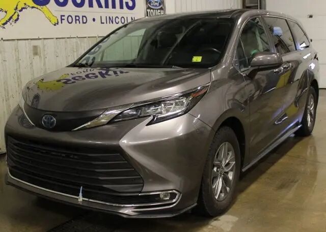 2022 Toyota Sienna XLE 8-Passenger