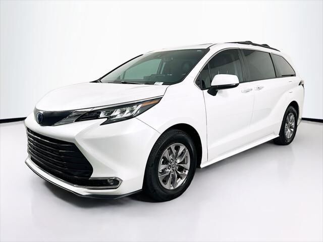 2023 Toyota Sienna XLE 8-Passenger