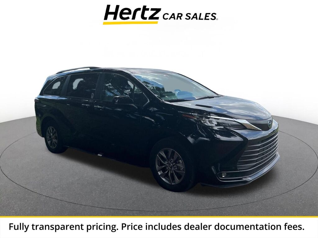 2025 Toyota Sienna XLE — photo 1 of 11