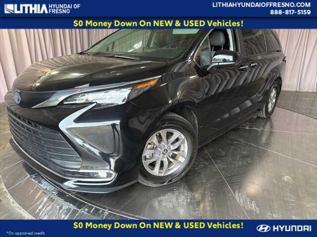 2024 Toyota Sienna XLE 8-Passenger