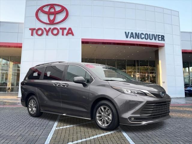 2025 Toyota Sienna XLE 8-Passenger