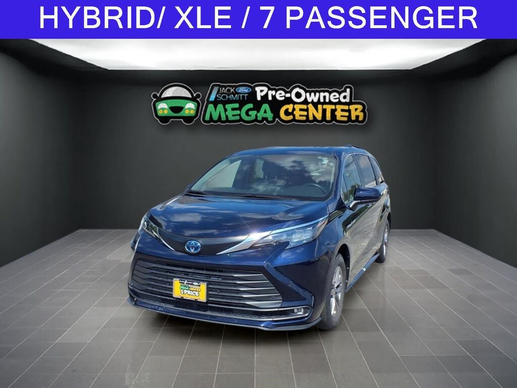 2025 Toyota Sienna XLE 8-Passenger — photo 1 of 1