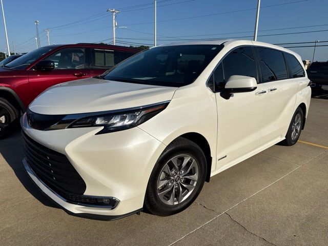 2021 Toyota Sienna XLE