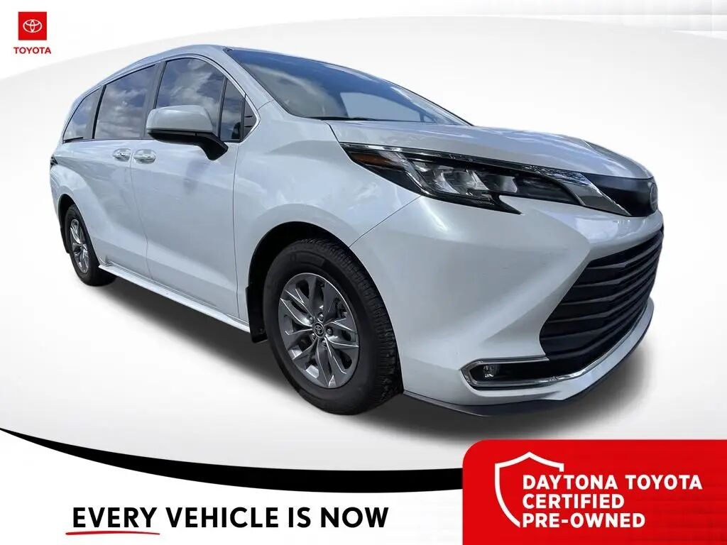 2023 Toyota Sienna XLE 7-Passenger — photo 1 of 23