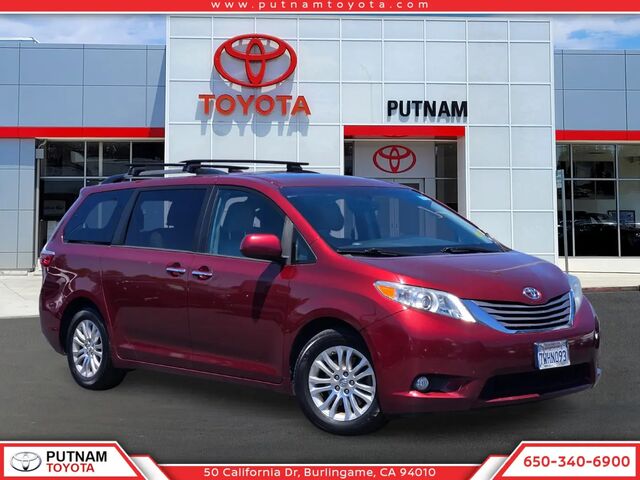 2017 Toyota Sienna XLE 7-Passenger Auto Access Seat