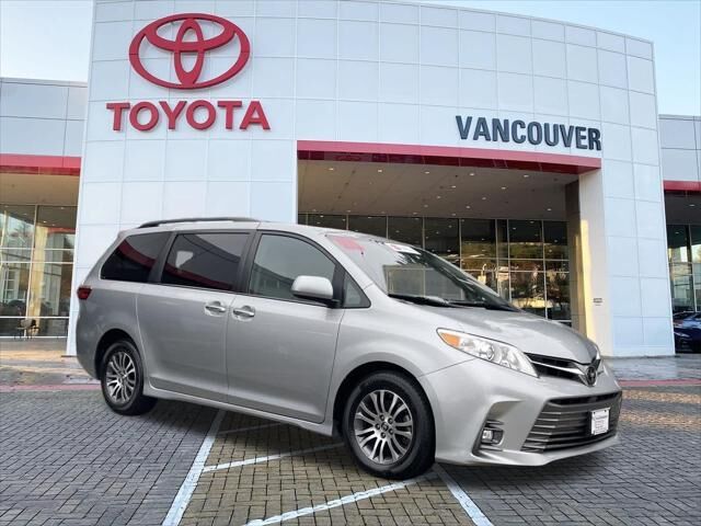 2020 Toyota Sienna XLE 7-Passenger Auto Access Seat — photo 1 of 13