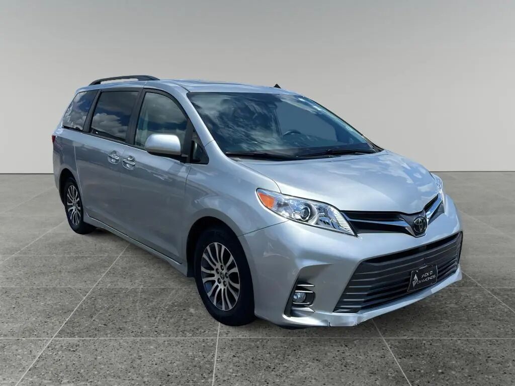 2020 Toyota Sienna XLE 7-Passenger Auto Access Seat