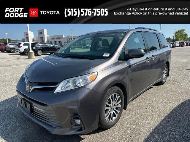2020 Toyota Sienna XLE 7-Passenger Auto Access Seat