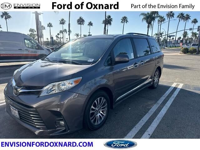 2020 Toyota Sienna XLE 7-Passenger Auto Access Seat