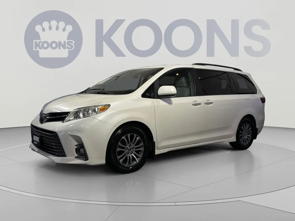 2018 Toyota Sienna XLE 7-Passenger Auto Access Seat — photo 1 of 13