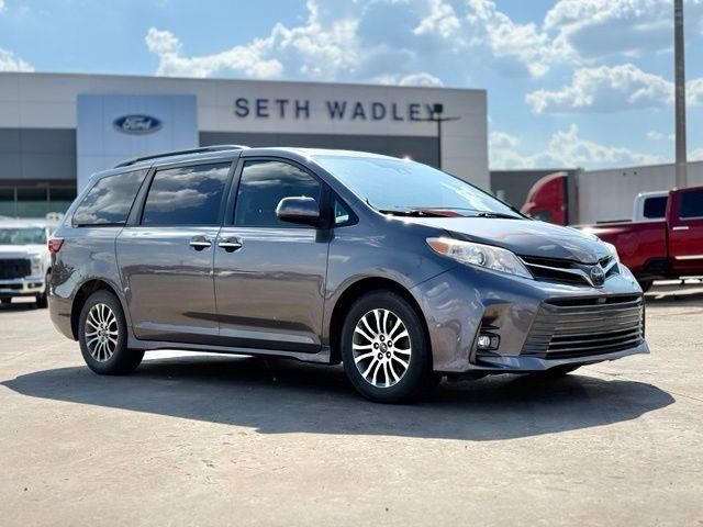2019 Toyota Sienna XLE 7-Passenger Auto Access Seat