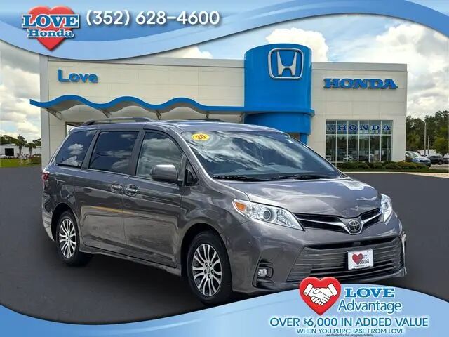 2020 Toyota Sienna XLE 7-Passenger Auto Access Seat