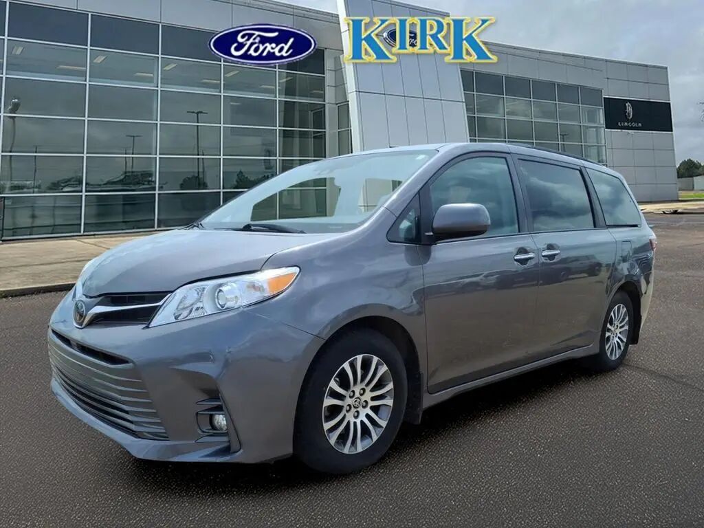 2020 Toyota Sienna XLE 7-Passenger Auto Access Seat