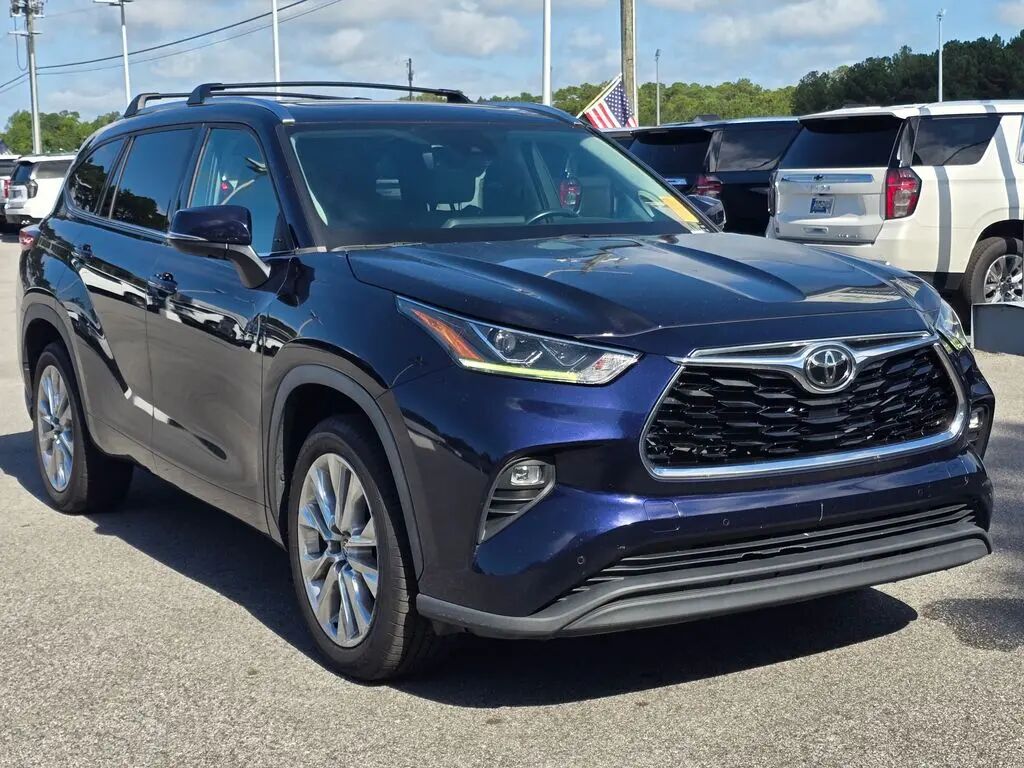 2022 Toyota Highlander Limited — photo 1 of 13
