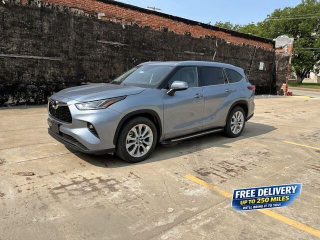 2022 Toyota Highlander Limited — photo 1 of 13