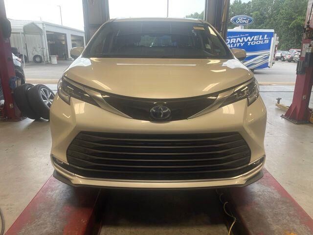 2021 Toyota Sienna Limited 7-Passenger