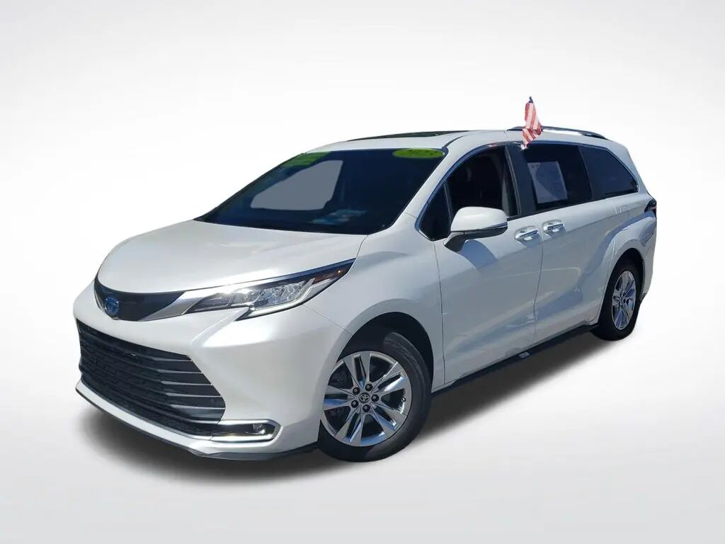 2023 Toyota Sienna Limited 7-Passenger — photo 1 of 13