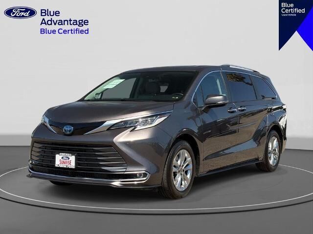 2022 Toyota Sienna Limited 7-Passenger