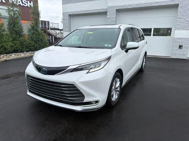 2024 Toyota Sienna Limited 7-Passenger