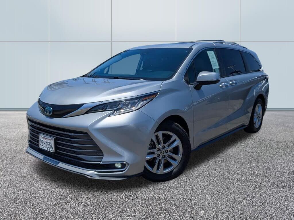 2022 Toyota Sienna Limited 7-Passenger — photo 1 of 1