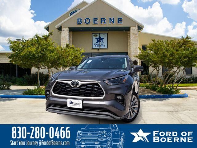 2022 Toyota Highlander LE