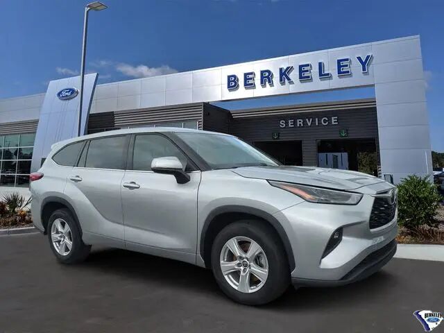 2022 Toyota Highlander LE