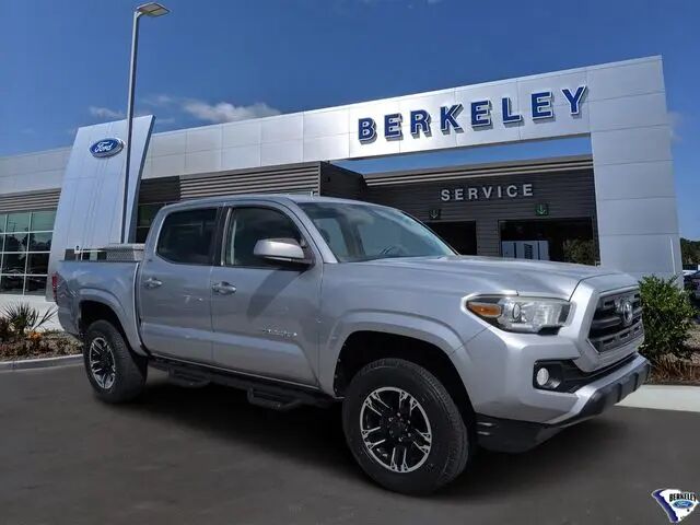 2016 Toyota Tacoma SR5 V6 — photo 1 of 13