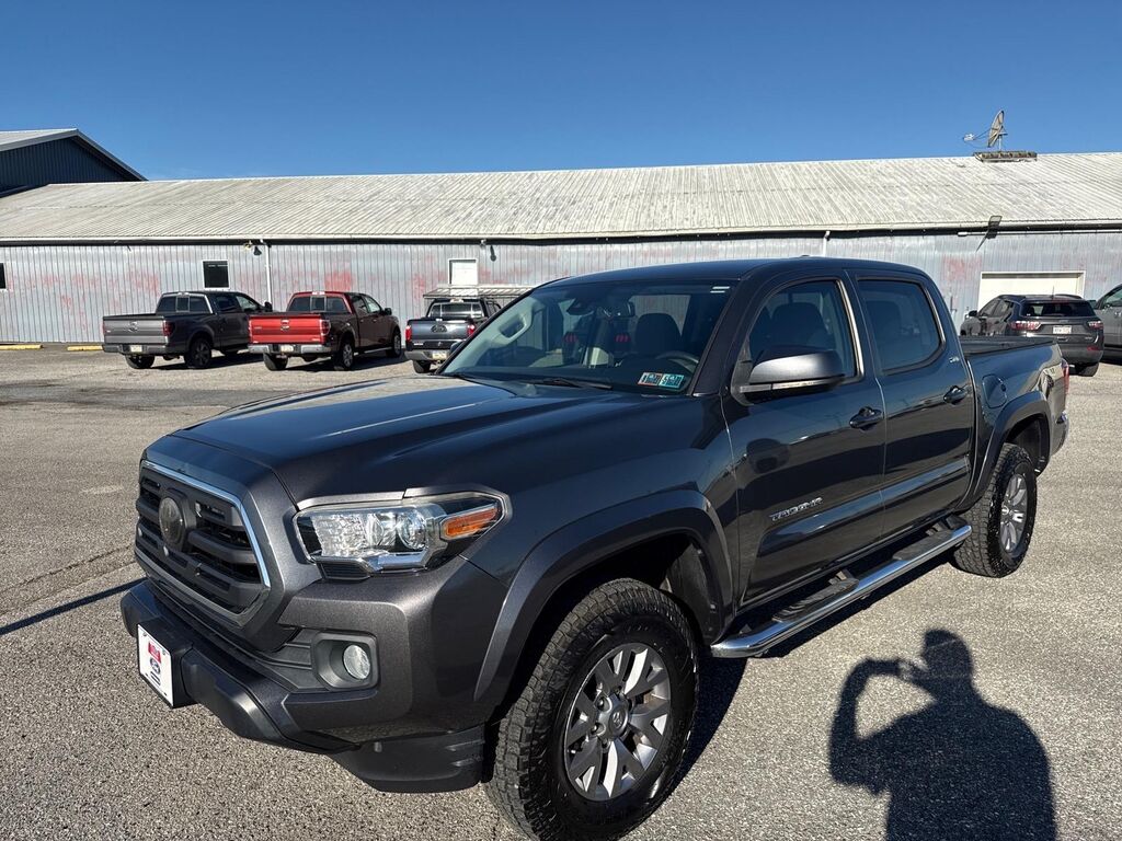 2018 Toyota Tacoma TRD Off-Road — photo 1 of 13