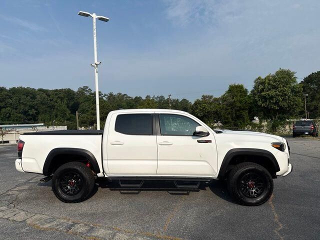 2018 Toyota Tacoma TRD Sport — photo 1 of 11