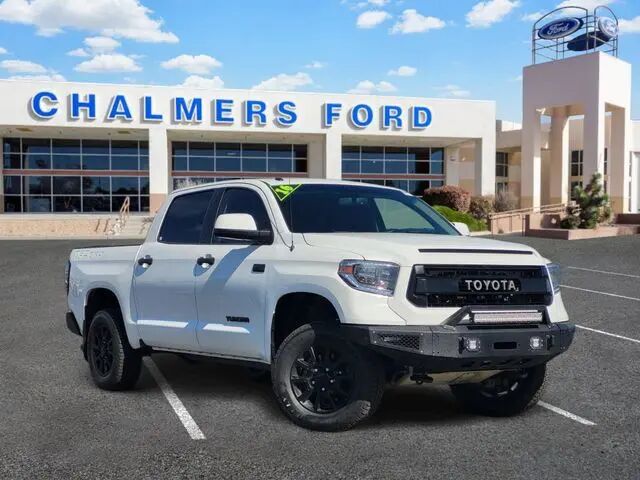 2016 Toyota Tundra SR5 — photo 1 of 13
