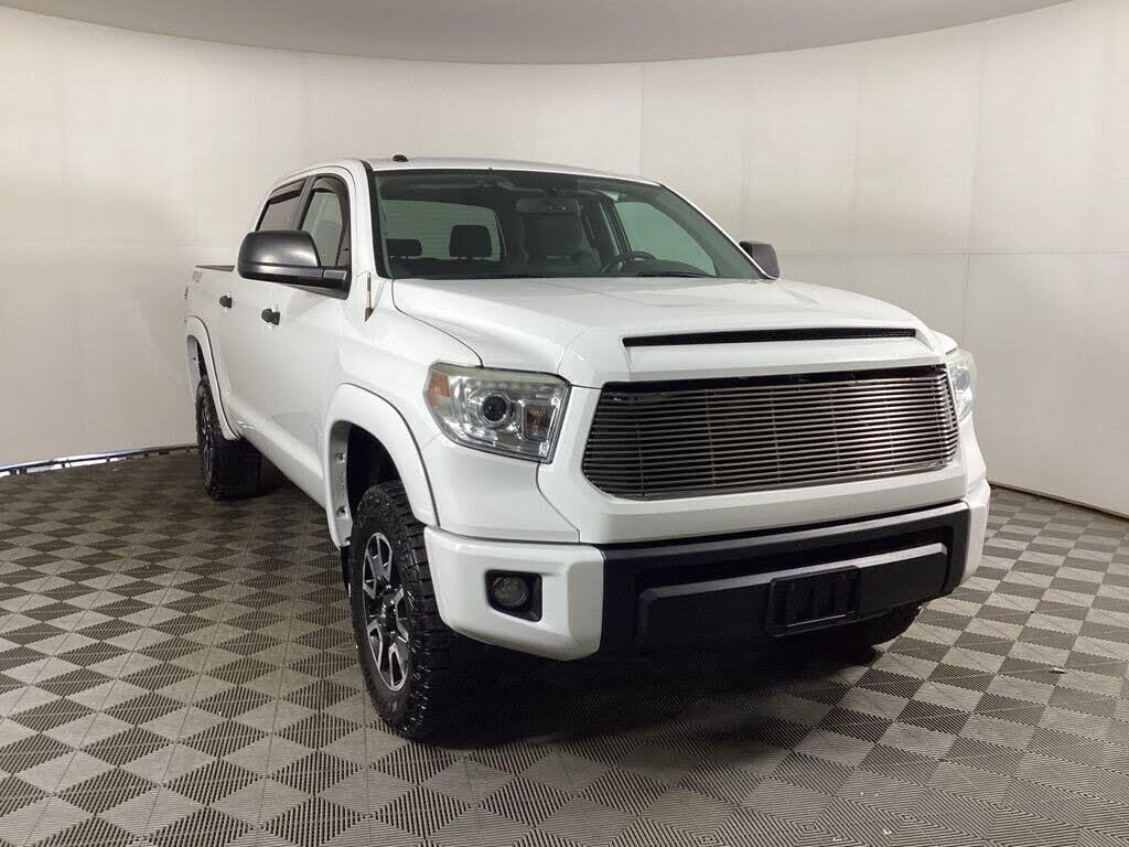 2016 Toyota Tundra SR5 — photo 1 of 2