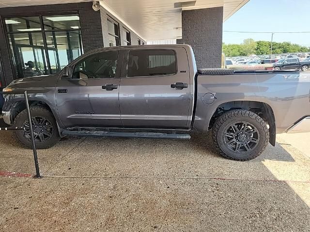 2020 Toyota Tundra SR5 — photo 1 of 13